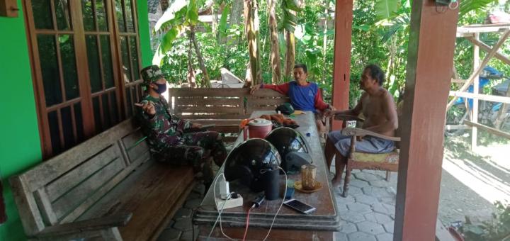 Bersama Penerima Program Aladin, Anggota Satgas TMMD Bojonegoro Jalin Silaturahmi
